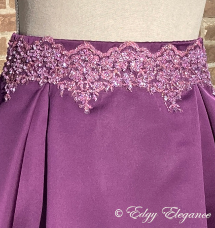 Pleat_skirt_satin_purple_close_up