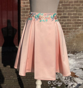 Satin_skirt_pink_pleats_pockets