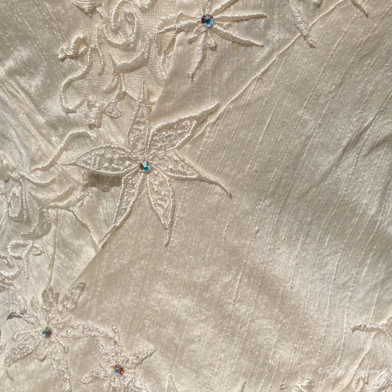 bridal_corset_silk_detail