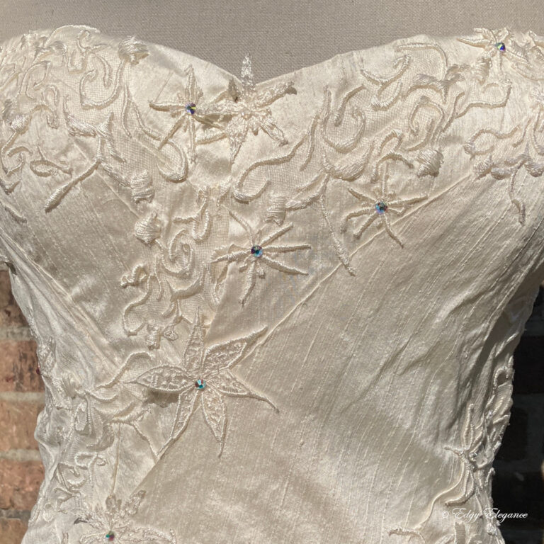 bridal_corset_silk_detail2